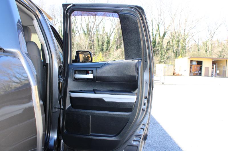 Toyota Tundra 4WD Truck Double Cab 5.7L V8 6-Spd AT SR5 (Natl) 2016