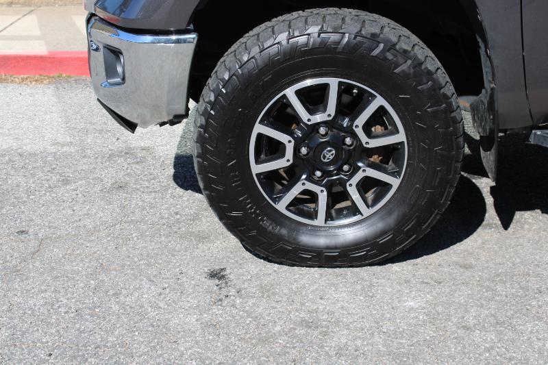 Toyota Tundra 4WD Truck Double Cab 5.7L V8 6-Spd AT SR5 (Natl) 2016