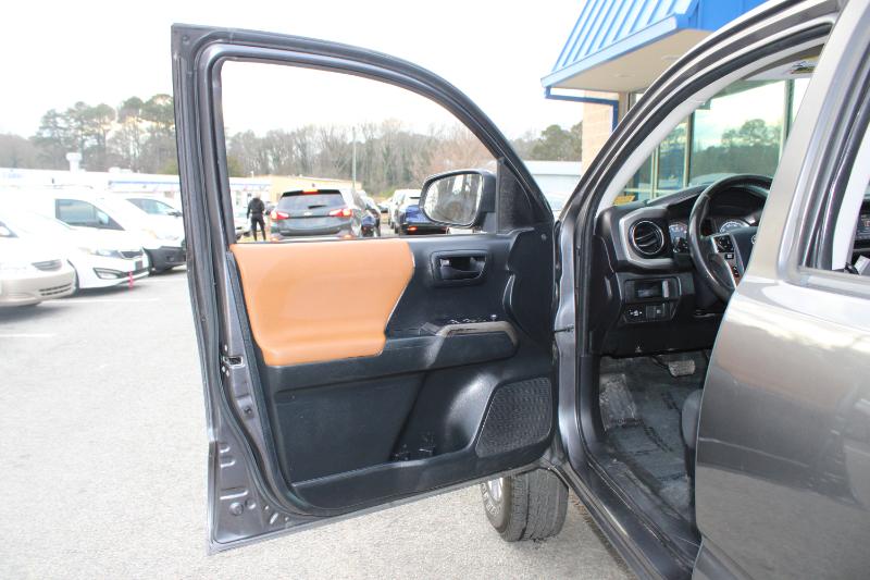 Toyota Tacoma SR5 Double Cab 5' Bed V6 4x2 AT (Natl) 2018