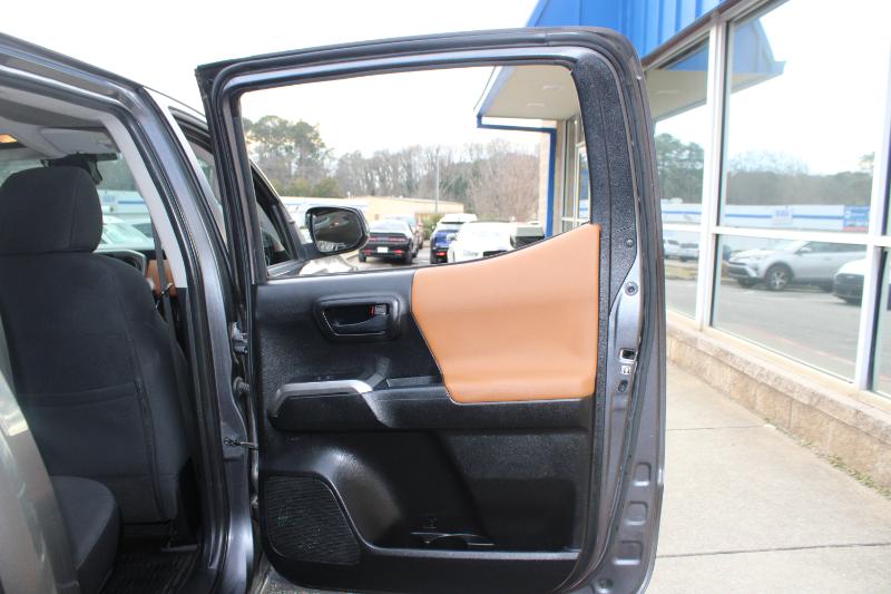 Toyota Tacoma SR5 Double Cab 5' Bed V6 4x2 AT (Natl) 2018