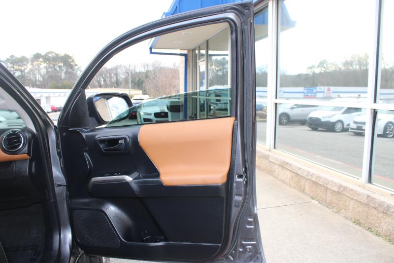 Toyota Tacoma SR5 Double Cab 5' Bed V6 4x2 AT (Natl) 2018