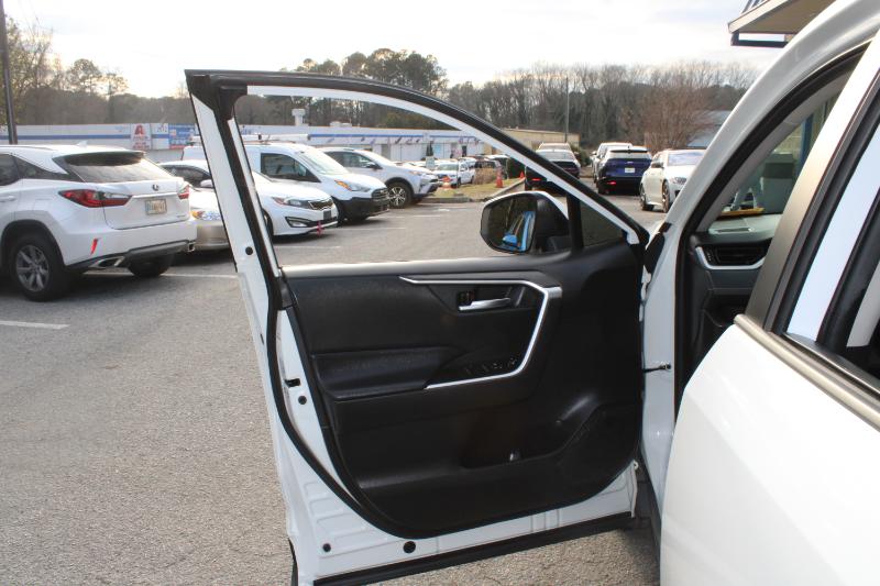 Toyota RAV4 XLE AWD (Natl) 2021