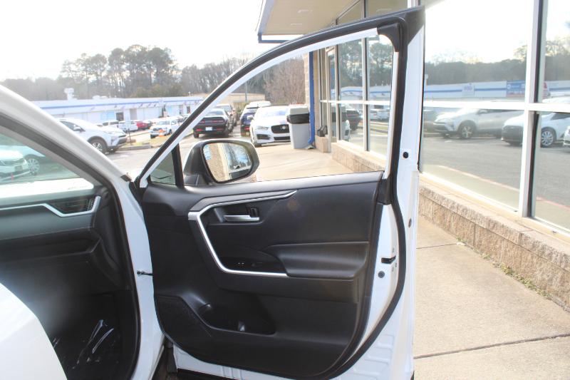 Toyota RAV4 XLE AWD (Natl) 2021