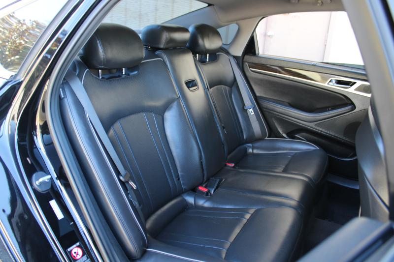 Hyundai Genesis 4dr Sdn V6 3.8L RWD 2016