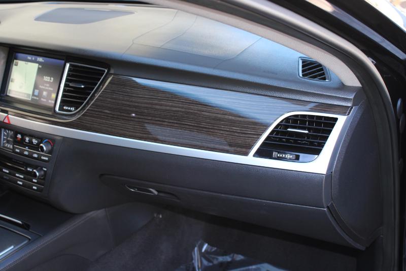 Hyundai Genesis 4dr Sdn V6 3.8L RWD 2016