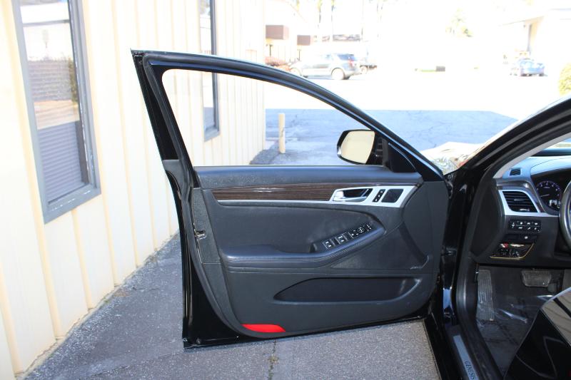 Hyundai Genesis 4dr Sdn V6 3.8L RWD 2016