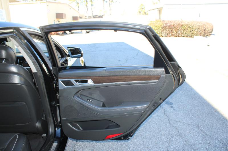 Hyundai Genesis 4dr Sdn V6 3.8L RWD 2016