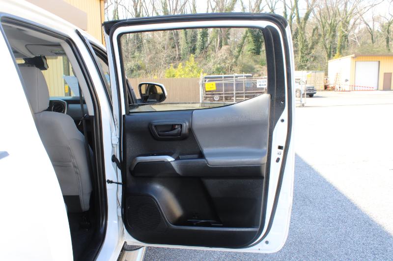 Toyota Tacoma 2WD SR5 Double Cab 5' Bed V6 AT (Natl) 2019