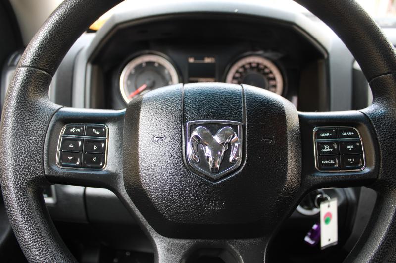 RAM 1500 Tradesman 4x2 Quad Cab 6'4" Box 2017