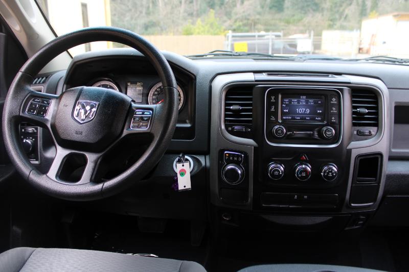 RAM 1500 Tradesman 4x2 Quad Cab 6'4" Box 2017