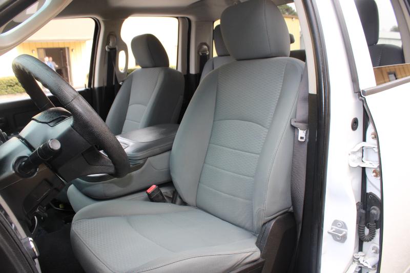 RAM 1500 Tradesman 4x2 Quad Cab 6'4" Box 2017