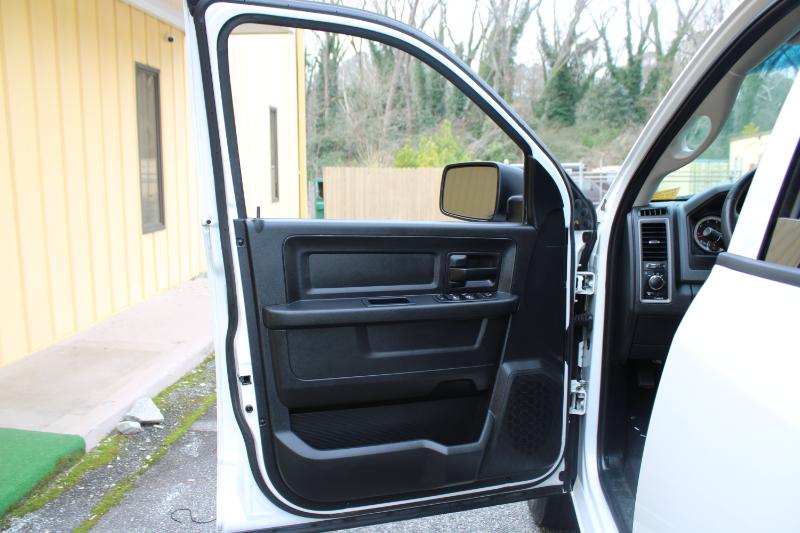 RAM 1500 Tradesman 4x2 Quad Cab 6'4" Box 2017