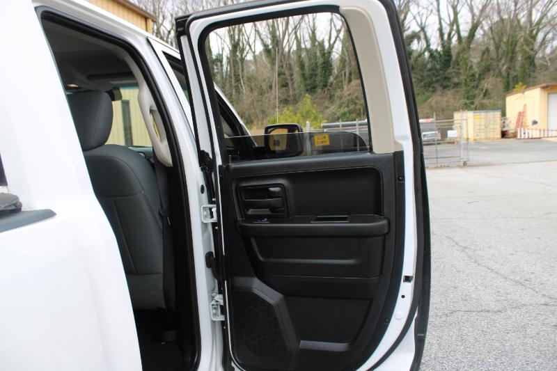 RAM 1500 Tradesman 4x2 Quad Cab 6'4" Box 2017