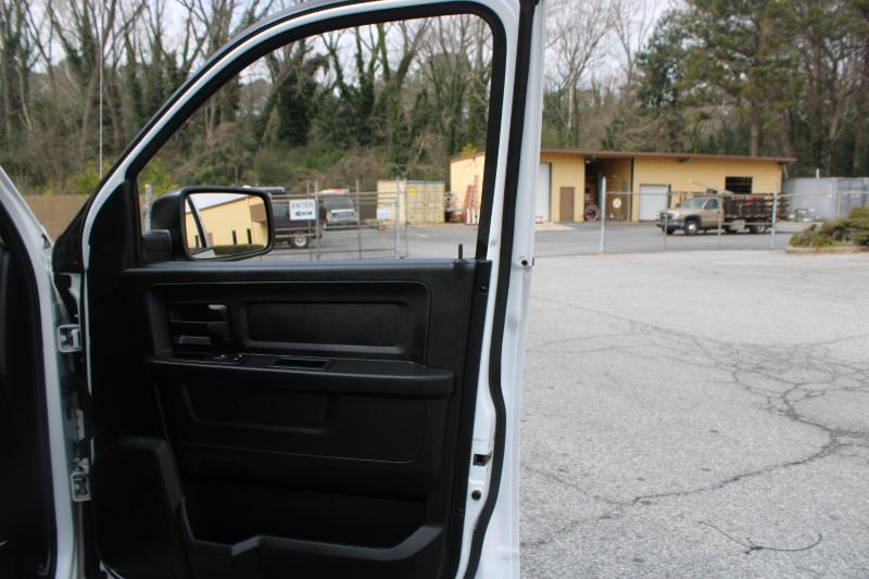 RAM 1500 Tradesman 4x2 Quad Cab 6'4" Box 2017