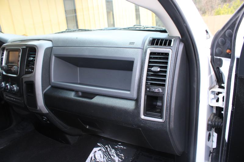 RAM 1500 Tradesman 4x2 Quad Cab 6'4" Box 2017