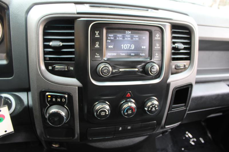 RAM 1500 Tradesman 4x2 Quad Cab 6'4" Box 2017