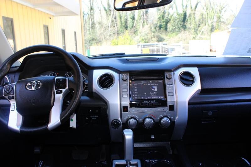 Toyota Tundra 4WD SR5 Double Cab 6.5' Bed 5.7L FFV (Natl) 2017