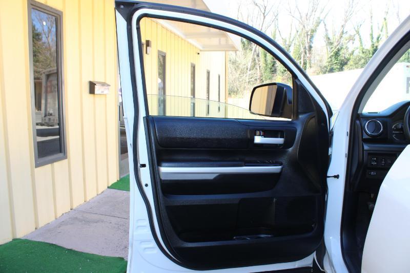 Toyota Tundra 4WD SR5 Double Cab 6.5' Bed 5.7L FFV (Natl) 2017