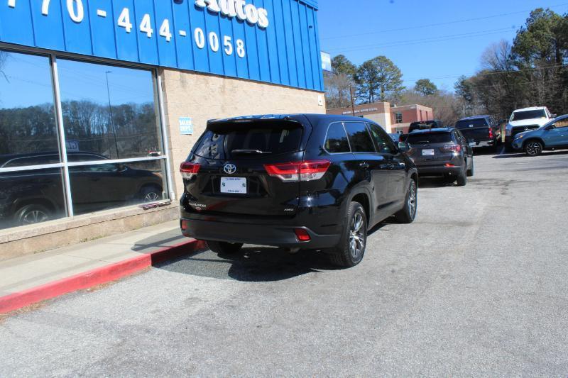 Toyota Highlander LE V6 AWD (Natl) 2019