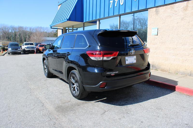 Toyota Highlander LE V6 AWD (Natl) 2019