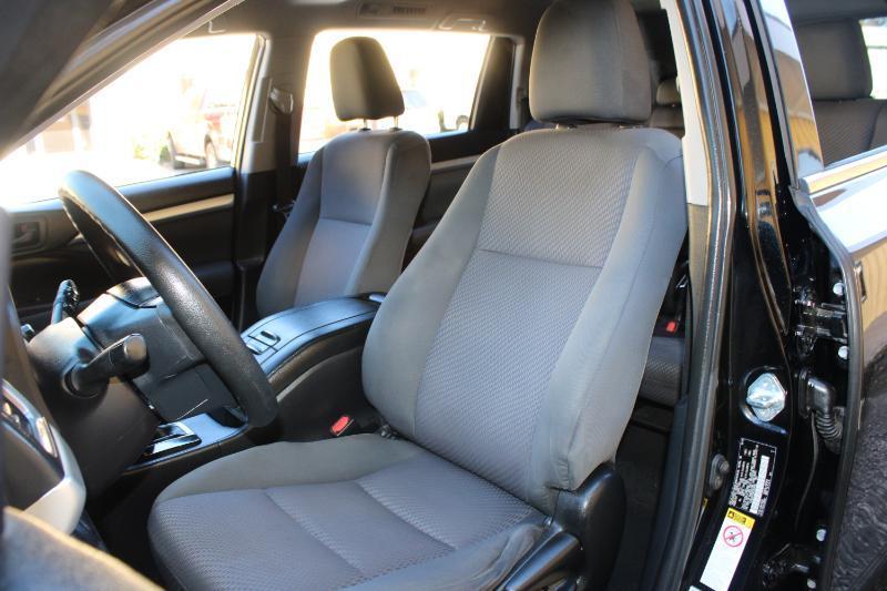 Toyota Highlander LE V6 AWD (Natl) 2019