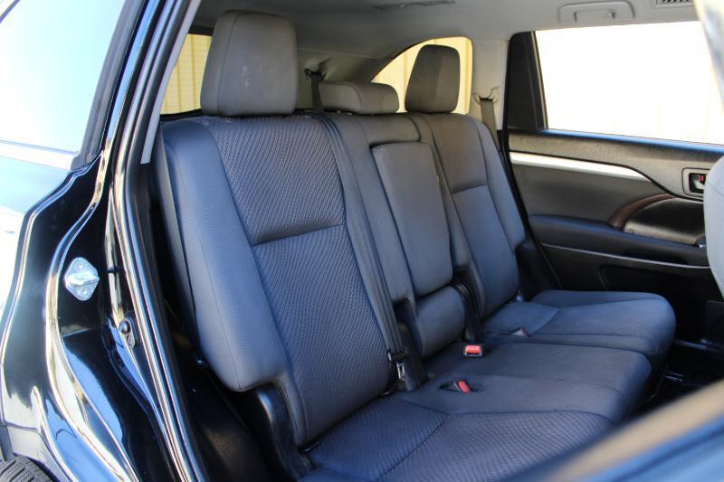 Toyota Highlander LE V6 AWD (Natl) 2019