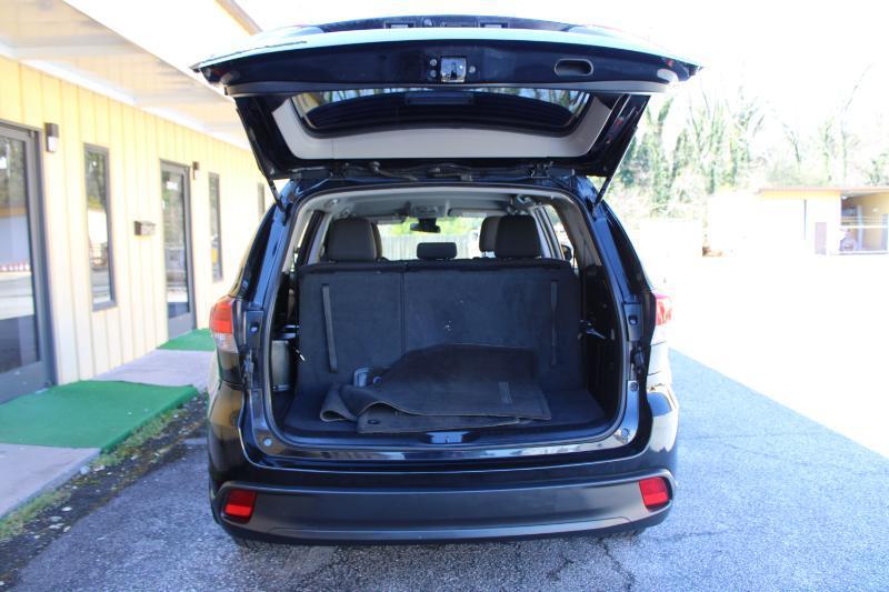 Toyota Highlander LE V6 AWD (Natl) 2019