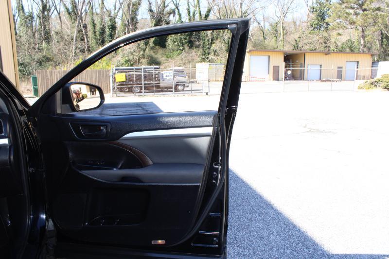 Toyota Highlander LE V6 AWD (Natl) 2019