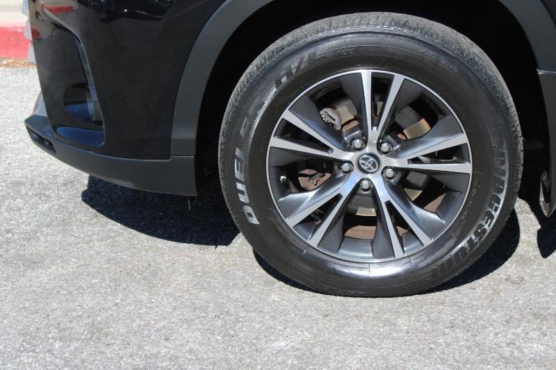 Toyota Highlander LE V6 AWD (Natl) 2019