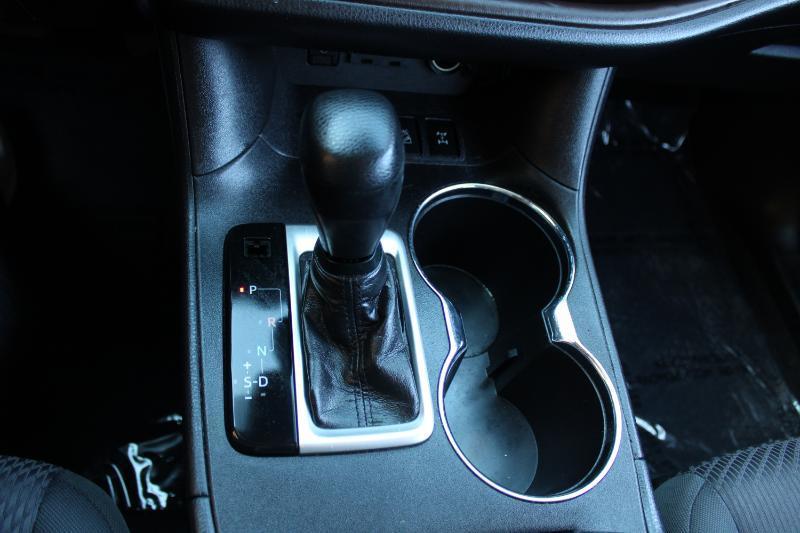 Toyota Highlander LE V6 AWD (Natl) 2019