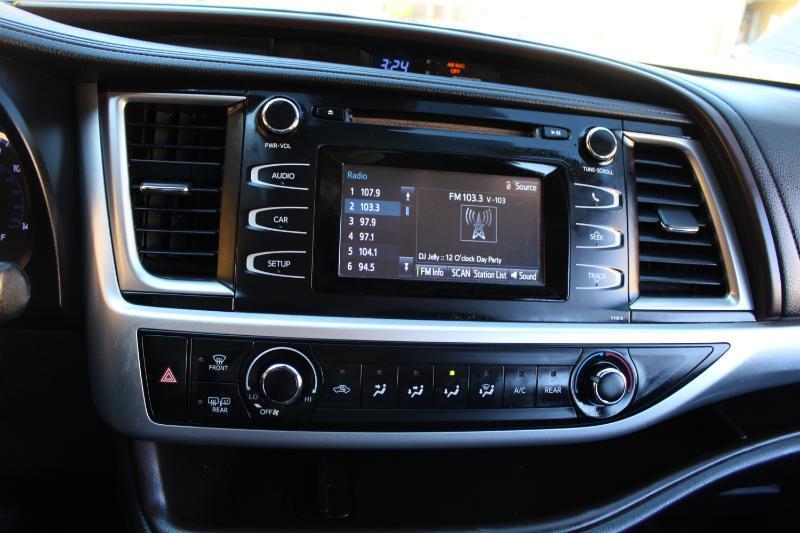 Toyota Highlander LE V6 AWD (Natl) 2019