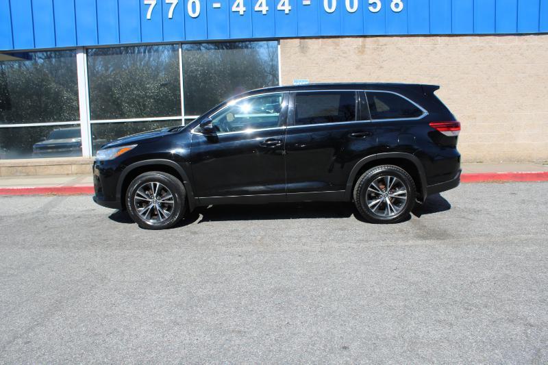 Toyota Highlander LE V6 AWD (Natl) 2019