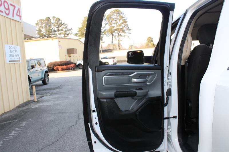 RAM 1500 Big Horn 4x2 Quad Cab 6'4" Box 2020