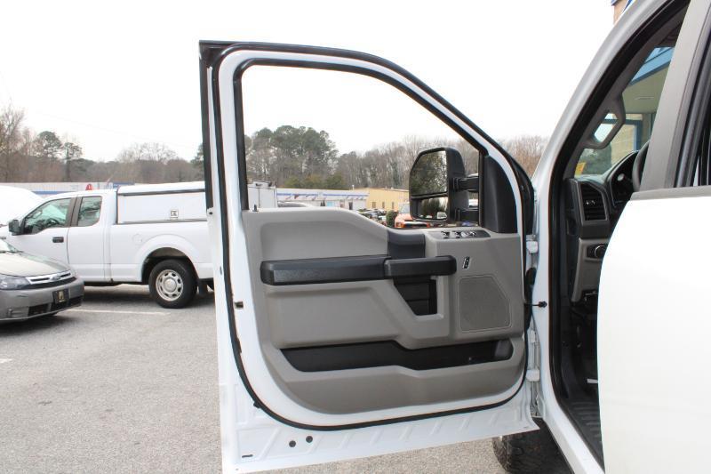 Ford Super Duty F-250 SRW XL 4WD Crew Cab 8' Box 2022