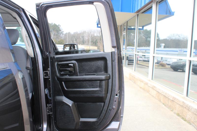 RAM 1500 Classic Express 4x2 Quad Cab 6'4" Box 2019