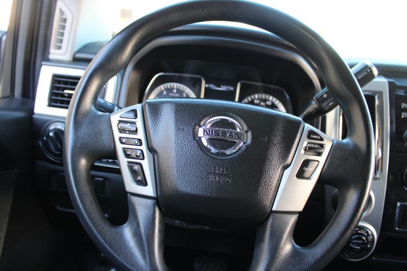 Nissan Titan 4x4 Crew Cab SV 2018