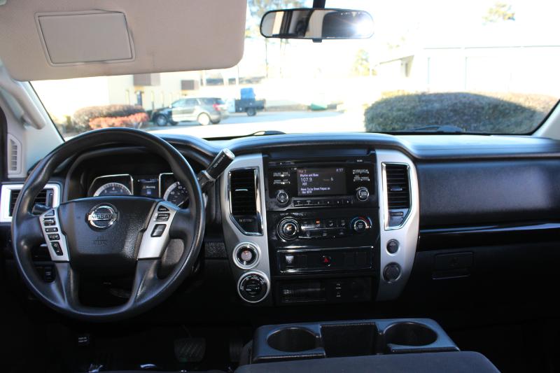 Nissan Titan 4x4 Crew Cab SV 2018