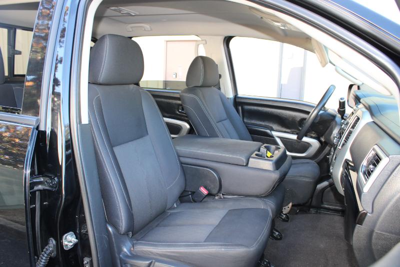 Nissan Titan 4x4 Crew Cab SV 2018