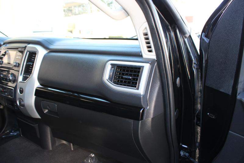 Nissan Titan 4x4 Crew Cab SV 2018