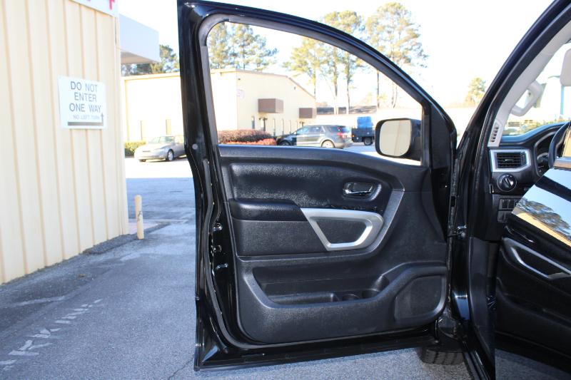 Nissan Titan 4x4 Crew Cab SV 2018