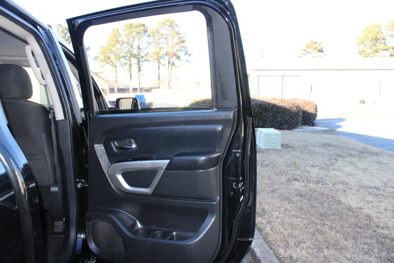 Nissan Titan 4x4 Crew Cab SV 2018