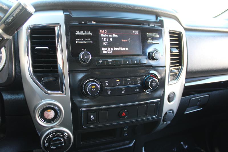 Nissan Titan 4x4 Crew Cab SV 2018