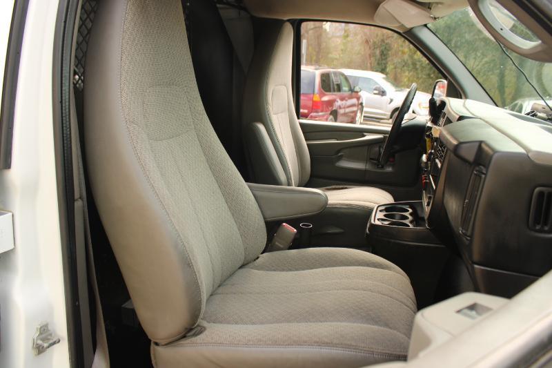 Chevrolet Express Cargo Van RWD 2500 135" 2011