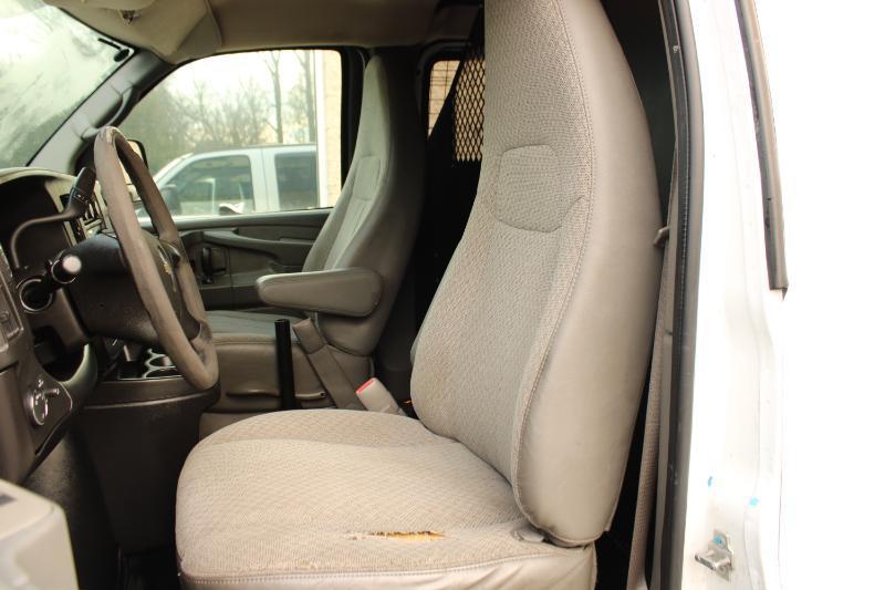 Chevrolet Express Cargo Van RWD 2500 135" 2011