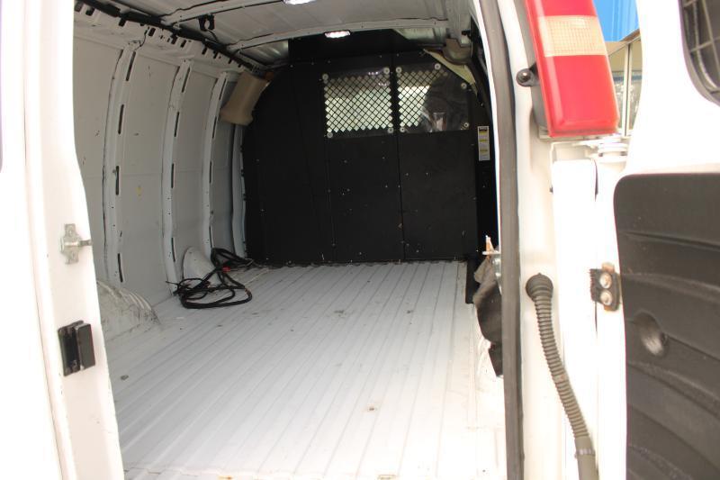 Chevrolet Express Cargo Van RWD 2500 135" 2011