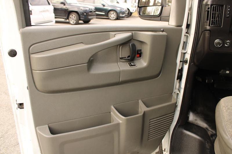 Chevrolet Express Cargo Van RWD 2500 135" 2011
