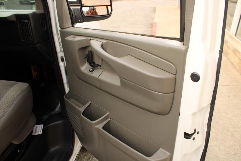 Chevrolet Express Cargo Van RWD 2500 135" 2011