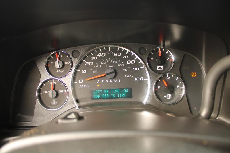 Chevrolet Express Cargo Van RWD 2500 135" 2011