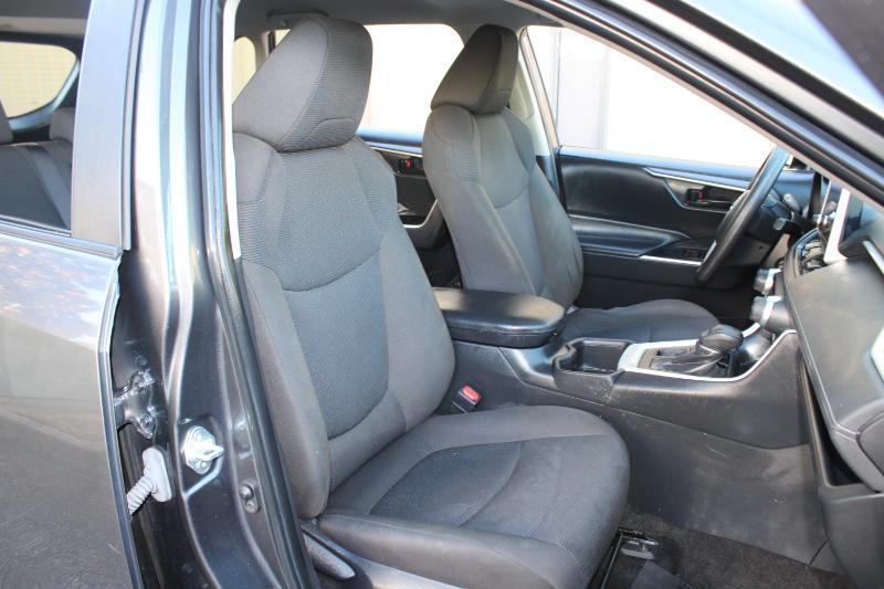 Toyota RAV4 LE FWD (Natl) 2023