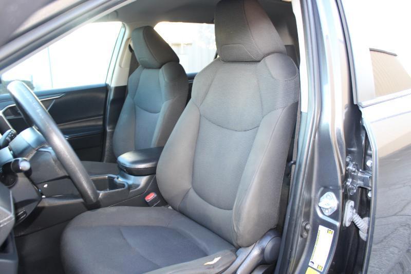 Toyota RAV4 LE FWD (Natl) 2023